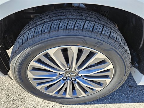 New 2025 INFINITI QX80 Sensory image 3