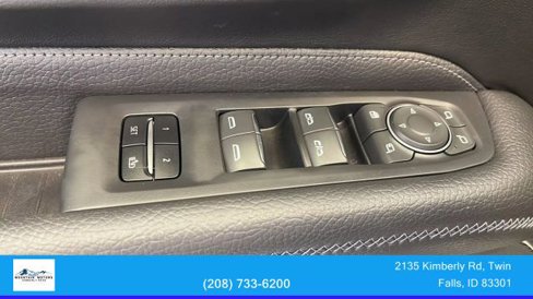 Used 2023 GMC Yukon XL Denali image 17