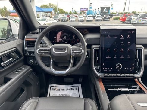 Used 2025 GMC Yukon XL Denali image 18