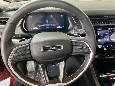 Used 2023 Jeep Grand Cherokee Altitude image 11