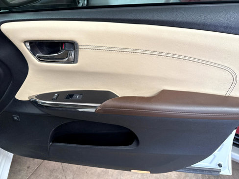 Used 2018 Toyota Avalon Limited w/ Carpet Mat Package image 68