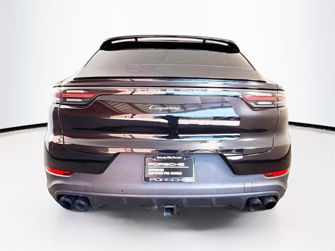Certified 2022 Porsche Cayenne Platinum Edition image 10