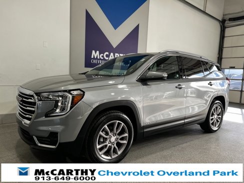 Used 2024 GMC Terrain SLT image 8