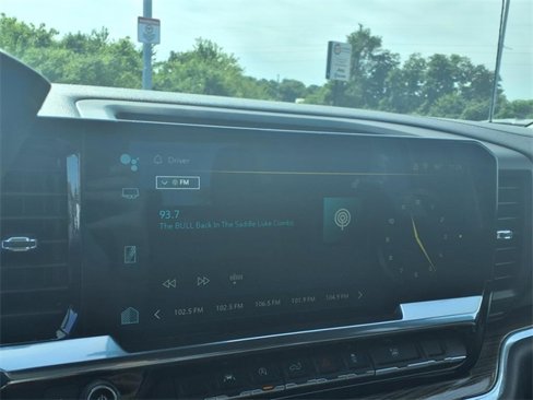 Used 2025 Chevrolet Silverado 1500 LT image 4