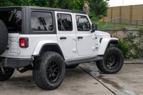 Used 2022 Jeep Wrangler Unlimited Sahara w/ Cold Weather Group image 18