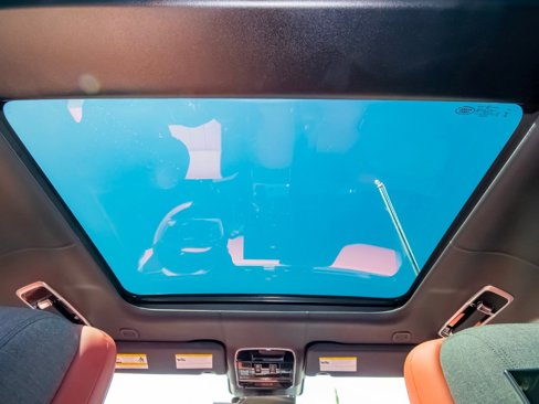 Used 2025 Land Rover Range Rover SV image 50