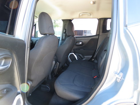 Used 2018 Jeep Renegade Latitude w/ Popular Equipment Group image 23