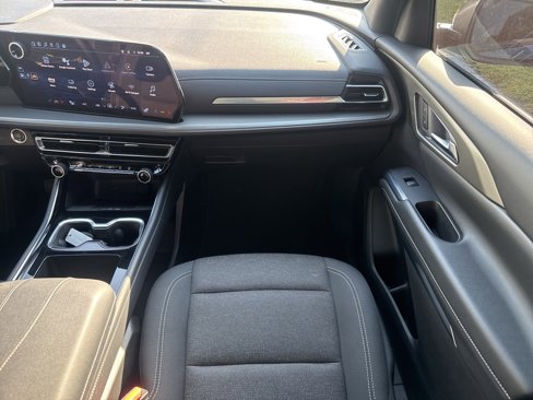 Used 2025 Chevrolet Traverse LT image 26