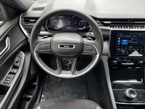 Used 2023 Jeep Grand Cherokee L Laredo image 14