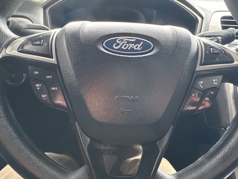Used 2018 Ford Fusion SE image 4