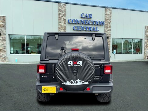 Used 2020 Jeep Wrangler Unlimited Sahara image 4