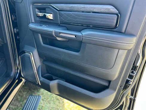 New 2025 RAM 3500 Limited image 28