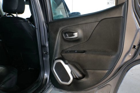 Used 2018 Jeep Renegade Latitude image 29