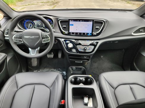 New 2026 Chrysler Voyager LX image 3