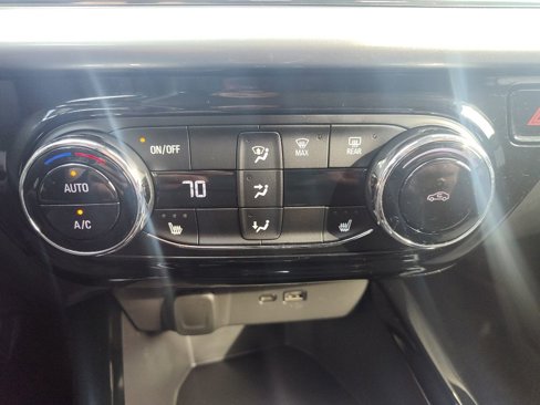 Used 2025 Chevrolet Trax LT w/ Driver Confidence Package image 18
