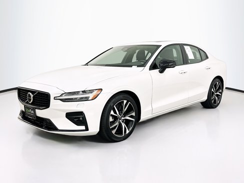 Used 2025 Volvo S60 B5 Core image 3