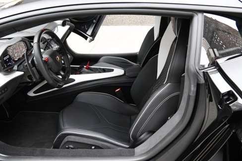 Used 2024 Lamborghini Revuelto image 8