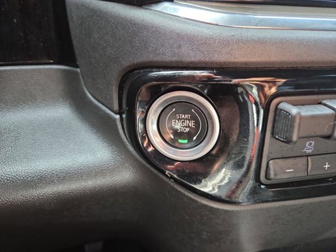 Used 2022 Chevrolet Silverado 1500 High Country w/ Technology Package image 28