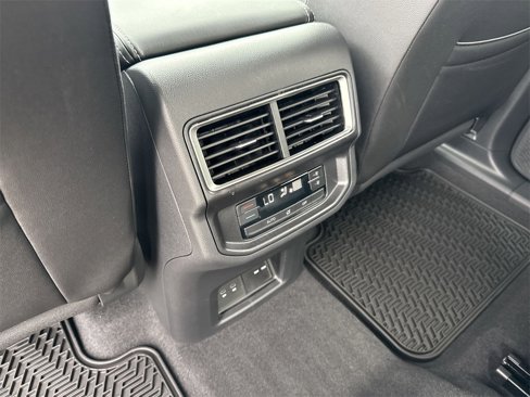 New 2025 Volkswagen Atlas SE image 27