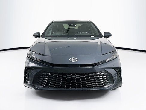 Used 2025 Toyota Camry SE image 2