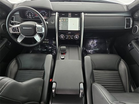 Certified 2024 Land Rover Discovery Dynamic SE image 4