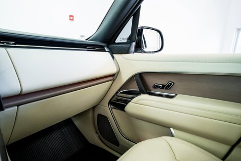 Used 2025 Land Rover Range Rover Long Wheelbase Autobiography image 46