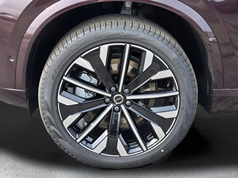 Used 2025 Volvo XC90 T8 Plus w/ Protection Package Premier image 32