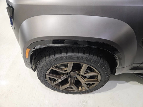 Used 2025 Land Rover Defender 110 image 37