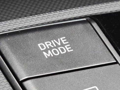 Certified 2025 Hyundai Elantra SEL image 13