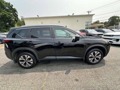 Used 2023 Nissan Rogue SV image 2