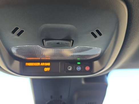 Used 2025 Chevrolet Trax RS w/ Driver Confidence Package image 23