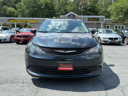 Used 2019 Chrysler Pacifica L image 2