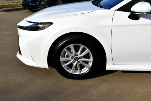Used 2025 Toyota Camry LE image 4