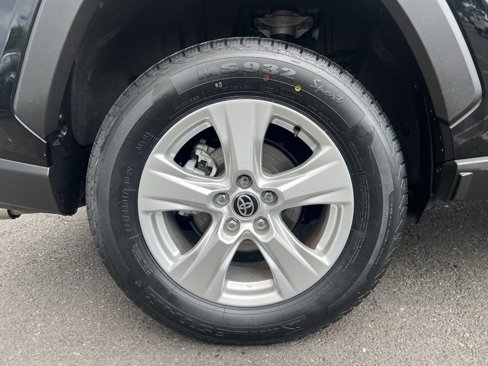 Used 2020 Toyota RAV4 LE w/ Carpet Mat Package image 8