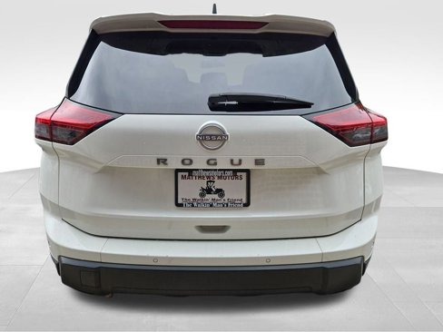 Used 2024 Nissan Rogue S image 6