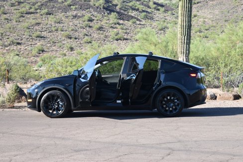 Used 2023 Tesla Model Y Long Range image 7