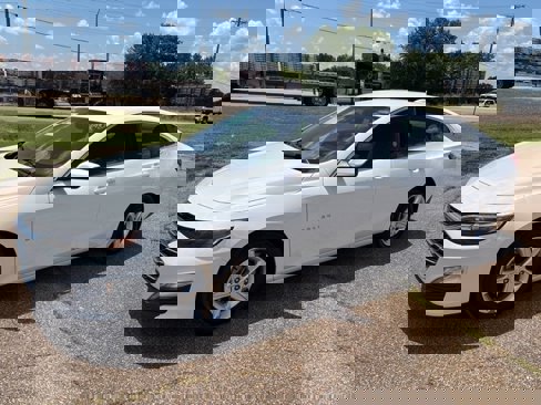 Used 2024 Chevrolet Malibu LT image 1