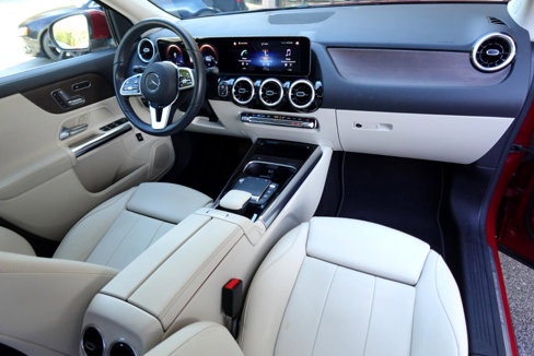 Used 2021 Mercedes-Benz GLA 250 4MATIC w/ Premium Package image 18