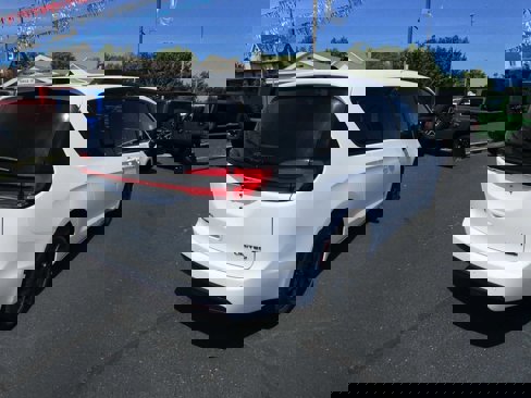 New 2026 Chrysler Pacifica Limited image 4
