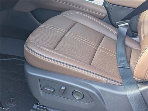 New 2026 Chevrolet Suburban High Country image 4