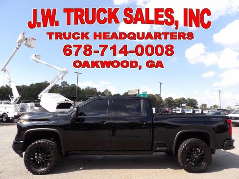 Used 2025 Chevrolet Silverado 2500 LTZ w/ Trail Boss Package image 2