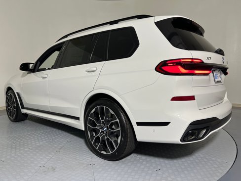 New 2026 BMW X7 M60i image 3