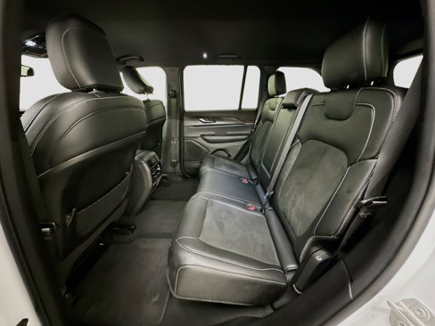 Used 2024 Jeep Grand Cherokee Altitude image 28