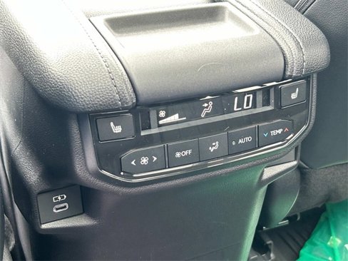 Used 2025 Toyota Grand Highlander FWD image 19