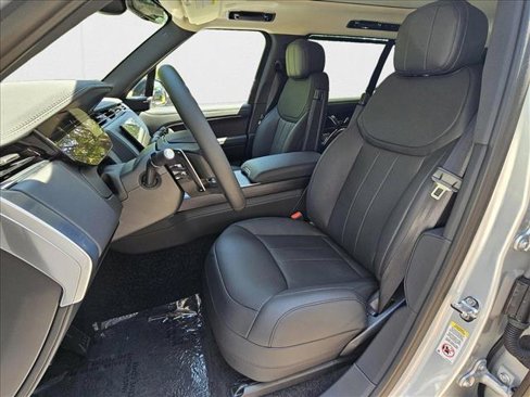 New 2025 Land Rover Range Rover Long Wheelbase SE image 4