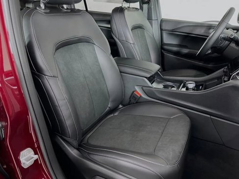 New 2025 Jeep Grand Cherokee L Altitude image 30