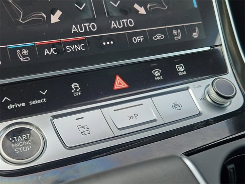 Used 2024 Audi Q8 Prestige image 19