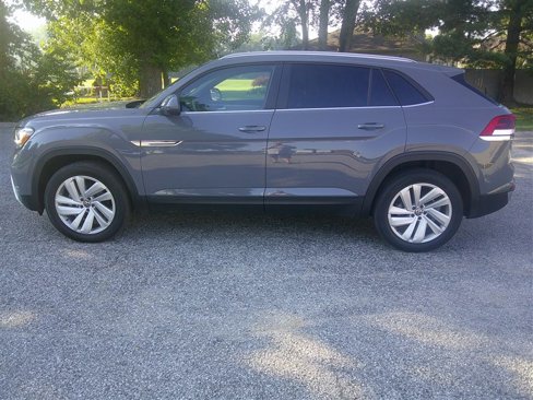 Used 2022 Volkswagen Atlas Cross Sport SE w/ Panoramic Sunroof Package image 2