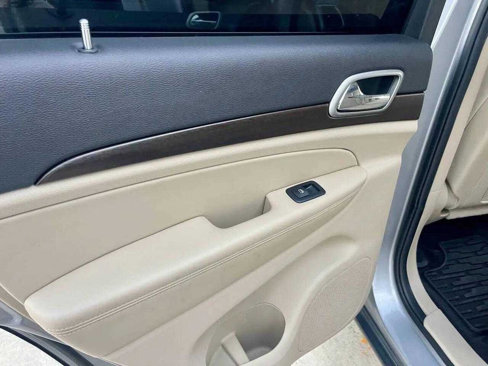 Used 2018 Jeep Grand Cherokee Laredo image 26