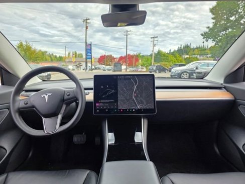 Used 2020 Tesla Model 3 Standard Range Plus image 10
